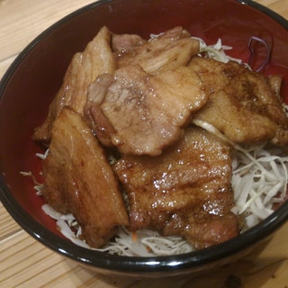 簡単がっつり☆豚バラのトンテキ丼